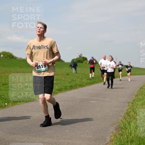 10.05.2026 - 8. Wedeler Halbmarathon Dr. Thomas Lammeyer http://msf.ph/oto/9694132 10.05.2026 11:18:57 Laufen 2071, 2115 meine-sportfotos.de