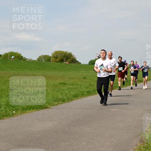 10.05.2026 - 8. Wedeler Halbmarathon Dr. Thomas Lammeyer http://msf.ph/oto/9694139 10.05.2026 11:18:59 Laufen 2229, 214 meine-sportfotos.de