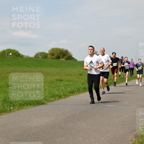 10.05.2026 - 8. Wedeler Halbmarathon Dr. Thomas Lammeyer http://msf.ph/oto/9694145 10.05.2026 11:18:59 Laufen 222, 2229, 2147 meine-sportfotos.de
