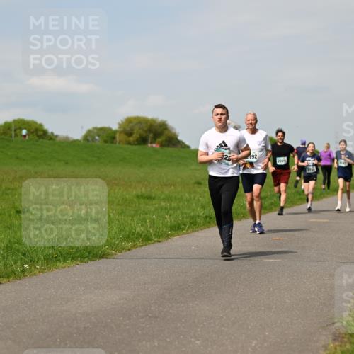 10.05.2026 - 8. Wedeler Halbmarathon Dr. Thomas Lammeyer http://msf.ph/oto/9694147 10.05.2026 11:19:00 Laufen 192, 2229, 2155 meine-sportfotos.de