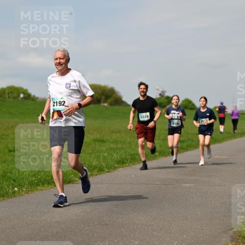 10.05.2026 - 8. Wedeler Halbmarathon Dr. Thomas Lammeyer http://msf.ph/oto/9694184 10.05.2026 11:19:02 Laufen 2192, 2229, 2155 meine-sportfotos.de
