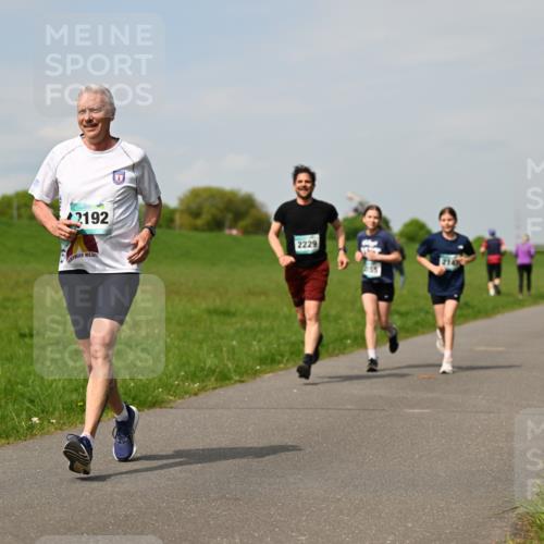 10.05.2026 - 8. Wedeler Halbmarathon Dr. Thomas Lammeyer http://msf.ph/oto/9694191 10.05.2026 11:19:03 Laufen 2192, 2229, 255, 214 meine-sportfotos.de