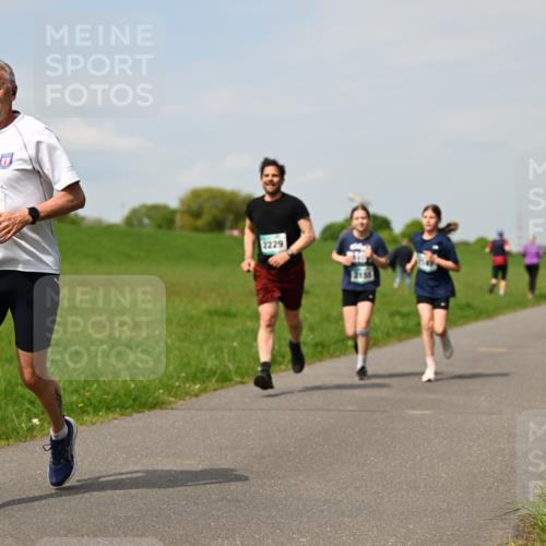 10.05.2026 - 8. Wedeler Halbmarathon Dr. Thomas Lammeyer http://msf.ph/oto/9694196 10.05.2026 11:19:03 Laufen 2192 meine-sportfotos.de