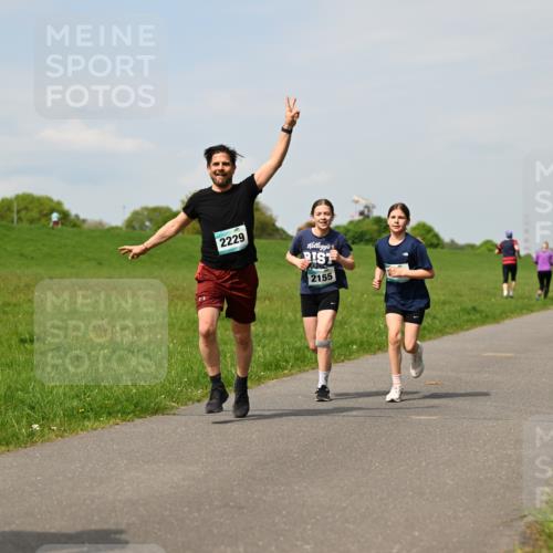 10.05.2026 - 8. Wedeler Halbmarathon Dr. Thomas Lammeyer http://msf.ph/oto/9694206 10.05.2026 11:19:04 Laufen 2229, 2155 meine-sportfotos.de