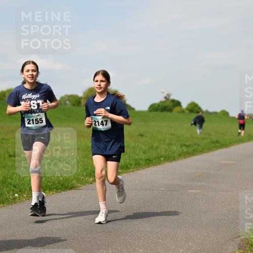 10.05.2026 - 8. Wedeler Halbmarathon Dr. Thomas Lammeyer http://msf.ph/oto/9694236 10.05.2026 11:19:06 Laufen 2155, 2147 meine-sportfotos.de