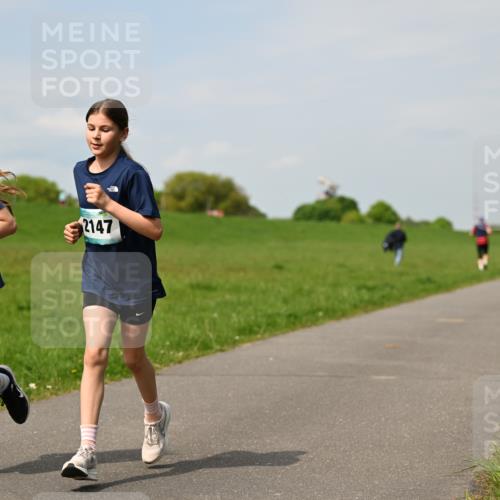 10.05.2026 - 8. Wedeler Halbmarathon Dr. Thomas Lammeyer http://msf.ph/oto/9694247 10.05.2026 11:19:06 Laufen 2155, 2147 meine-sportfotos.de
