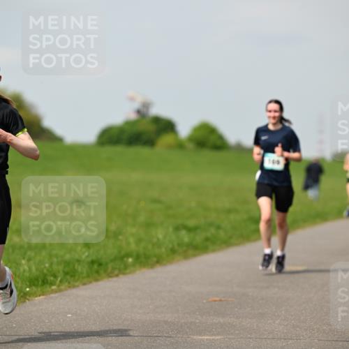10.05.2026 - 8. Wedeler Halbmarathon Dr. Thomas Lammeyer http://msf.ph/oto/9694304 10.05.2026 11:19:18 Laufen 735 meine-sportfotos.de