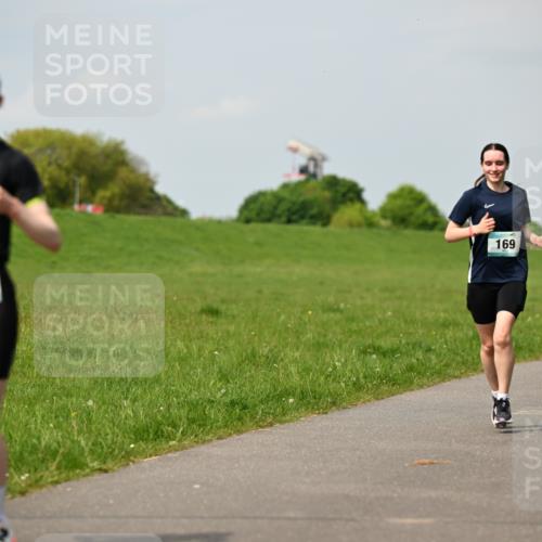 10.05.2026 - 8. Wedeler Halbmarathon Dr. Thomas Lammeyer http://msf.ph/oto/9694309 10.05.2026 11:19:19 Laufen 735, 169 meine-sportfotos.de
