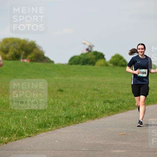 10.05.2026 - 8. Wedeler Halbmarathon Dr. Thomas Lammeyer http://msf.ph/oto/9694312 10.05.2026 11:19:19 Laufen 735, 169 meine-sportfotos.de