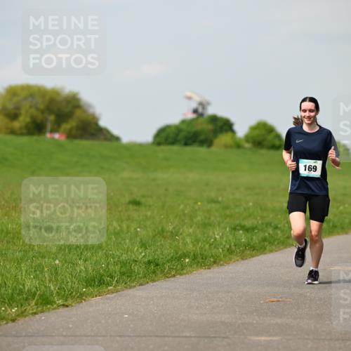 10.05.2026 - 8. Wedeler Halbmarathon Dr. Thomas Lammeyer http://msf.ph/oto/9694314 10.05.2026 11:19:19 Laufen 735, 169 meine-sportfotos.de