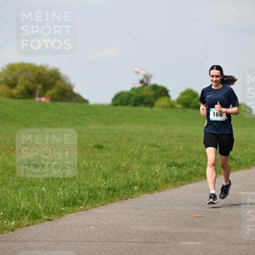 10.05.2026 - 8. Wedeler Halbmarathon Dr. Thomas Lammeyer http://msf.ph/oto/9694318 10.05.2026 11:19:19 Laufen 169 meine-sportfotos.de