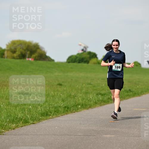 10.05.2026 - 8. Wedeler Halbmarathon Dr. Thomas Lammeyer http://msf.ph/oto/9694323 10.05.2026 11:19:19 Laufen 169 meine-sportfotos.de
