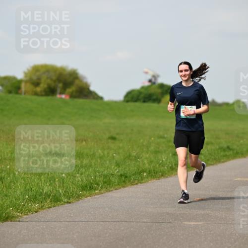 10.05.2026 - 8. Wedeler Halbmarathon Dr. Thomas Lammeyer http://msf.ph/oto/9694330 10.05.2026 11:19:20 Laufen  meine-sportfotos.de