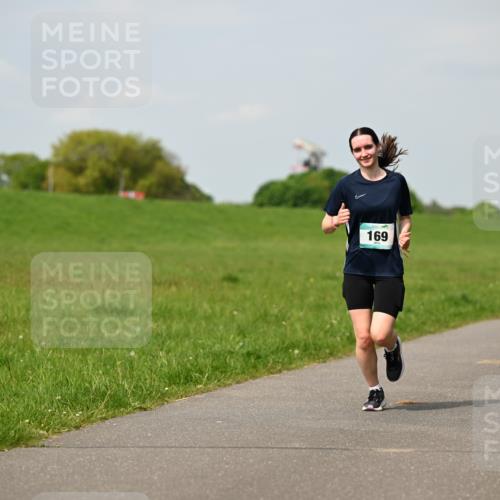 10.05.2026 - 8. Wedeler Halbmarathon Dr. Thomas Lammeyer http://msf.ph/oto/9694332 10.05.2026 11:19:20 Laufen 169 meine-sportfotos.de