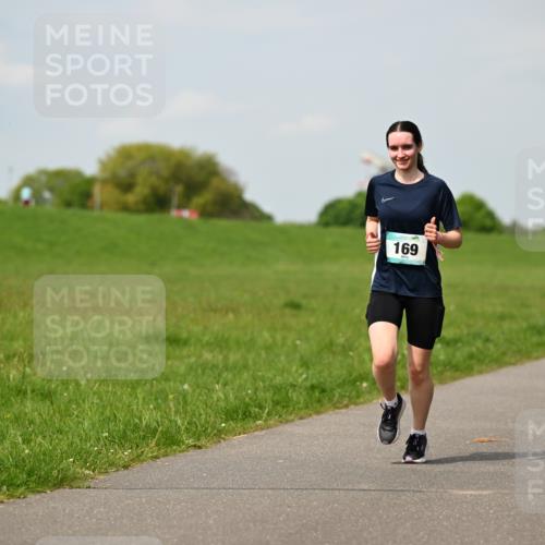 10.05.2026 - 8. Wedeler Halbmarathon Dr. Thomas Lammeyer http://msf.ph/oto/9694340 10.05.2026 11:19:20 Laufen 169 meine-sportfotos.de