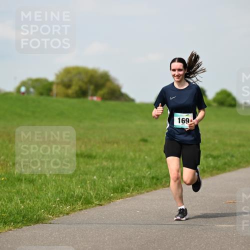 10.05.2026 - 8. Wedeler Halbmarathon Dr. Thomas Lammeyer http://msf.ph/oto/9694344 10.05.2026 11:19:21 Laufen 169 meine-sportfotos.de