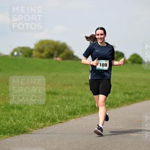 10.05.2026 - 8. Wedeler Halbmarathon Dr. Thomas Lammeyer http://msf.ph/oto/9694349 10.05.2026 11:19:21 Laufen 169 meine-sportfotos.de