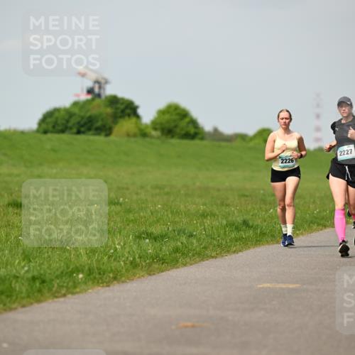 10.05.2026 - 8. Wedeler Halbmarathon Dr. Thomas Lammeyer http://msf.ph/oto/9694354 10.05.2026 11:19:22 Laufen 2226, 2227 meine-sportfotos.de