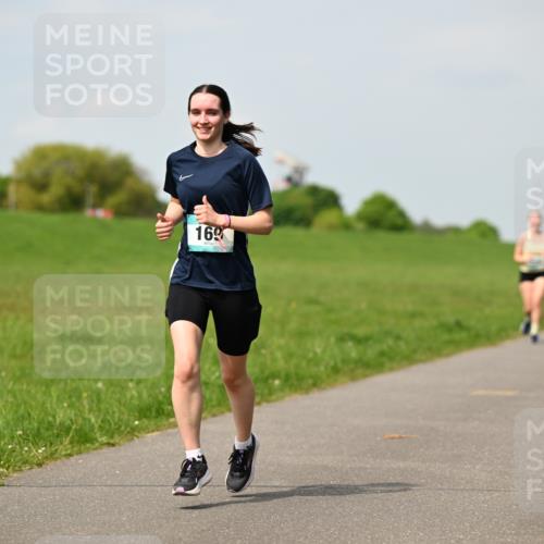 10.05.2026 - 8. Wedeler Halbmarathon Dr. Thomas Lammeyer http://msf.ph/oto/9694356 10.05.2026 11:19:21 Laufen 169 meine-sportfotos.de
