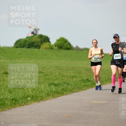 10.05.2026 - 8. Wedeler Halbmarathon Dr. Thomas Lammeyer http://msf.ph/oto/9694367 10.05.2026 11:19:23 Laufen 2226, 2227 meine-sportfotos.de