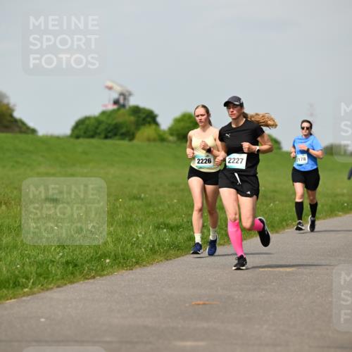 10.05.2026 - 8. Wedeler Halbmarathon Dr. Thomas Lammeyer http://msf.ph/oto/9694397 10.05.2026 11:19:25 Laufen 2226, 2227, 2178 meine-sportfotos.de