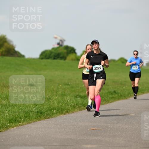 10.05.2026 - 8. Wedeler Halbmarathon Dr. Thomas Lammeyer http://msf.ph/oto/9694404 10.05.2026 11:19:25 Laufen 2227 meine-sportfotos.de