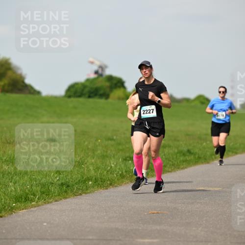 10.05.2026 - 8. Wedeler Halbmarathon Dr. Thomas Lammeyer http://msf.ph/oto/9694406 10.05.2026 11:19:25 Laufen 2227 meine-sportfotos.de