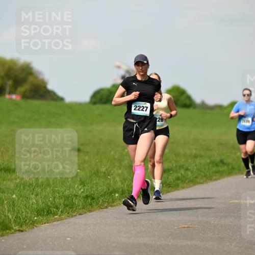 10.05.2026 - 8. Wedeler Halbmarathon Dr. Thomas Lammeyer http://msf.ph/oto/9694412 10.05.2026 11:19:26 Laufen 2227 meine-sportfotos.de
