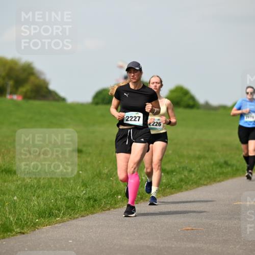 10.05.2026 - 8. Wedeler Halbmarathon Dr. Thomas Lammeyer http://msf.ph/oto/9694416 10.05.2026 11:19:26 Laufen 2227, 2976, 2226 meine-sportfotos.de