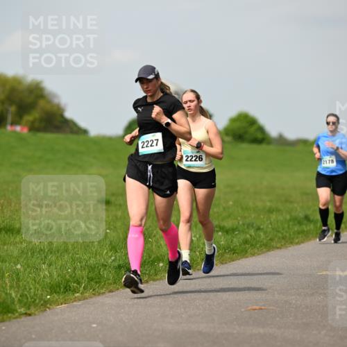 10.05.2026 - 8. Wedeler Halbmarathon Dr. Thomas Lammeyer http://msf.ph/oto/9694421 10.05.2026 11:19:26 Laufen 2227, 2226, 2178 meine-sportfotos.de