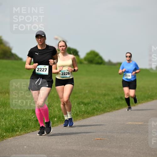 10.05.2026 - 8. Wedeler Halbmarathon Dr. Thomas Lammeyer http://msf.ph/oto/9694429 10.05.2026 11:19:27 Laufen 2227, 2226, 2174 meine-sportfotos.de