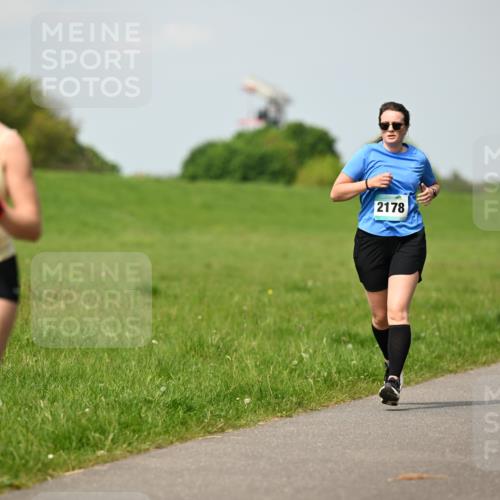 10.05.2026 - 8. Wedeler Halbmarathon Dr. Thomas Lammeyer http://msf.ph/oto/9694457 10.05.2026 11:19:29 Laufen 2226, 2178 meine-sportfotos.de