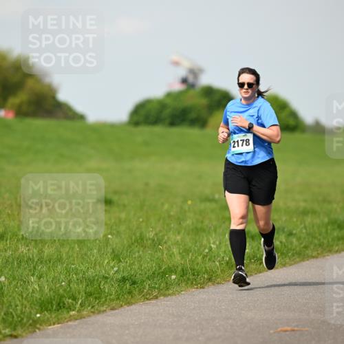 10.05.2026 - 8. Wedeler Halbmarathon Dr. Thomas Lammeyer http://msf.ph/oto/9694464 10.05.2026 11:19:29 Laufen 2178 meine-sportfotos.de