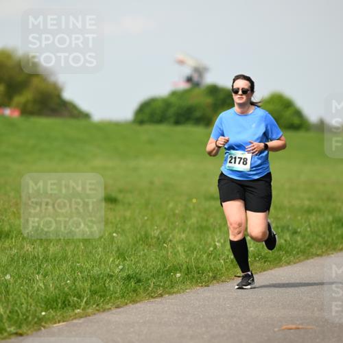 10.05.2026 - 8. Wedeler Halbmarathon Dr. Thomas Lammeyer http://msf.ph/oto/9694466 10.05.2026 11:19:30 Laufen 2178 meine-sportfotos.de