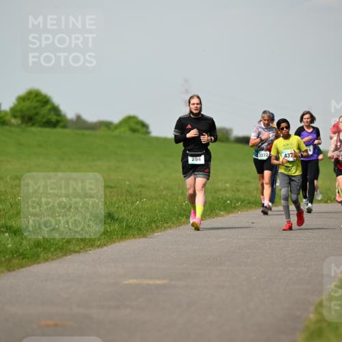 10.05.2026 - 8. Wedeler Halbmarathon Dr. Thomas Lammeyer http://msf.ph/oto/9694488 10.05.2026 11:19:32 Laufen 294, 2222, 2119 meine-sportfotos.de