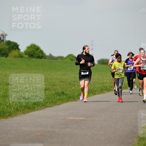 10.05.2026 - 8. Wedeler Halbmarathon Dr. Thomas Lammeyer http://msf.ph/oto/9694503 10.05.2026 11:19:34 Laufen 294, 711, 2119 meine-sportfotos.de