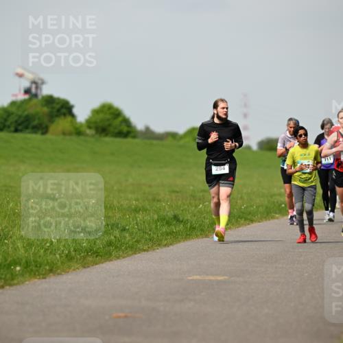 10.05.2026 - 8. Wedeler Halbmarathon Dr. Thomas Lammeyer http://msf.ph/oto/9694511 10.05.2026 11:19:34 Laufen 294, 711, 2119 meine-sportfotos.de