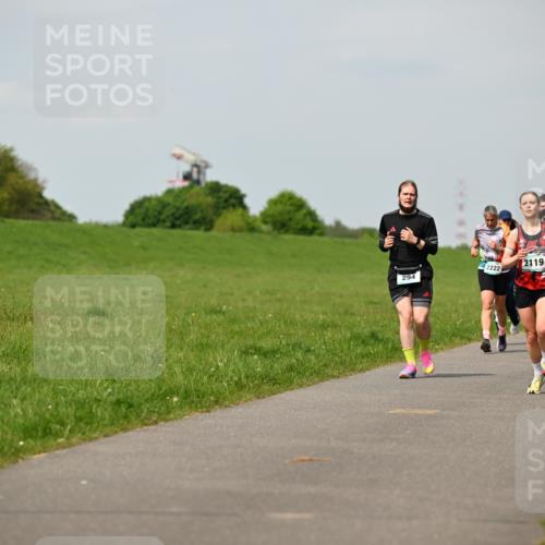 10.05.2026 - 8. Wedeler Halbmarathon Dr. Thomas Lammeyer http://msf.ph/oto/9694532 10.05.2026 11:19:35 Laufen 294, 2222, 2119 meine-sportfotos.de