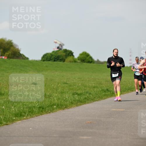 10.05.2026 - 8. Wedeler Halbmarathon Dr. Thomas Lammeyer http://msf.ph/oto/9694533 10.05.2026 11:19:36 Laufen 294, 2222, 2119 meine-sportfotos.de