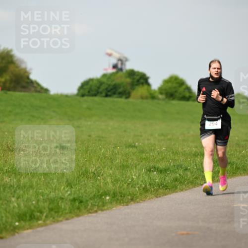 10.05.2026 - 8. Wedeler Halbmarathon Dr. Thomas Lammeyer http://msf.ph/oto/9694548 10.05.2026 11:19:37 Laufen 2119, 294 meine-sportfotos.de