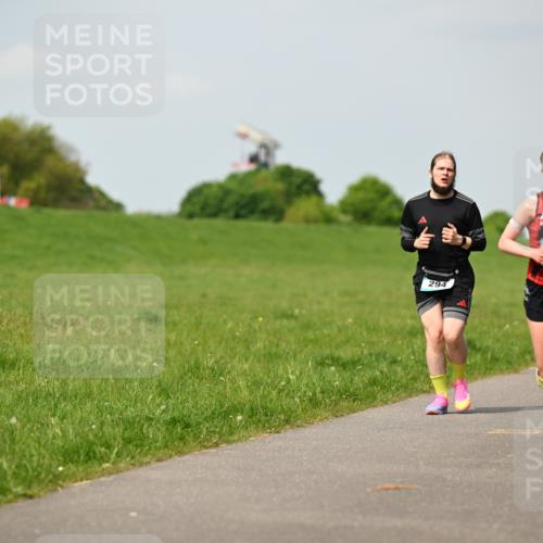 10.05.2026 - 8. Wedeler Halbmarathon Dr. Thomas Lammeyer http://msf.ph/oto/9694551 10.05.2026 11:19:37 Laufen 294, 119 meine-sportfotos.de