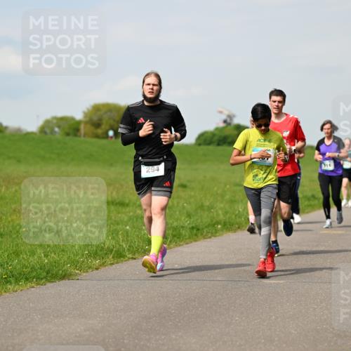 10.05.2026 - 8. Wedeler Halbmarathon Dr. Thomas Lammeyer http://msf.ph/oto/9694617 10.05.2026 11:19:41 Laufen 294 meine-sportfotos.de