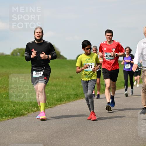 10.05.2026 - 8. Wedeler Halbmarathon Dr. Thomas Lammeyer http://msf.ph/oto/9694622 10.05.2026 11:19:42 Laufen 294, 711 meine-sportfotos.de