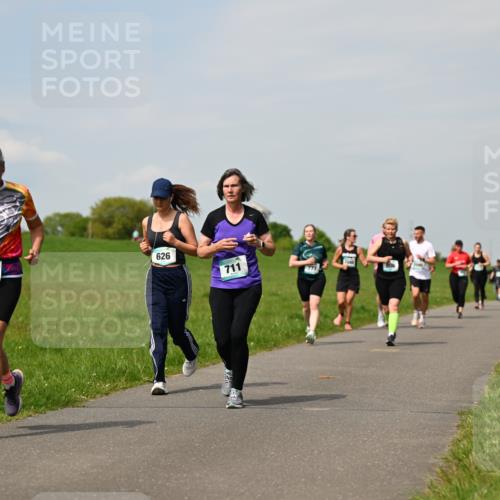 10.05.2026 - 8. Wedeler Halbmarathon Dr. Thomas Lammeyer http://msf.ph/oto/9694643 10.05.2026 11:19:45 Laufen 2222, 626, 711 meine-sportfotos.de