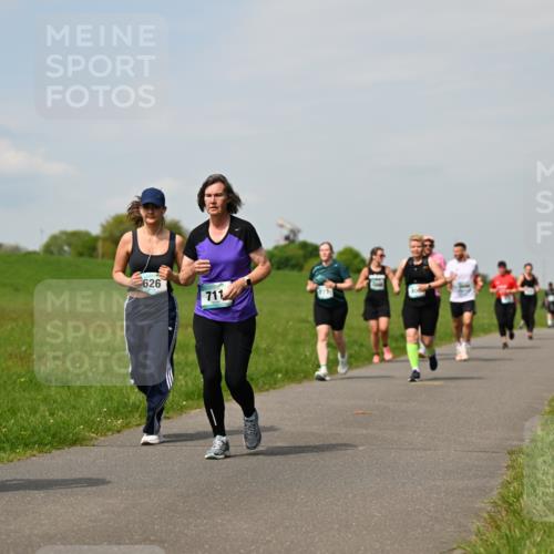 10.05.2026 - 8. Wedeler Halbmarathon Dr. Thomas Lammeyer http://msf.ph/oto/9694647 10.05.2026 11:19:46 Laufen 2222, 626, 711 meine-sportfotos.de