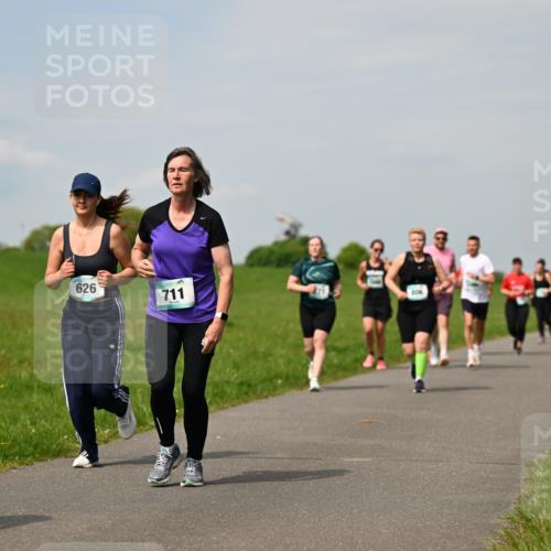 10.05.2026 - 8. Wedeler Halbmarathon Dr. Thomas Lammeyer http://msf.ph/oto/9694657 10.05.2026 11:19:46 Laufen 626, 711, 306 meine-sportfotos.de