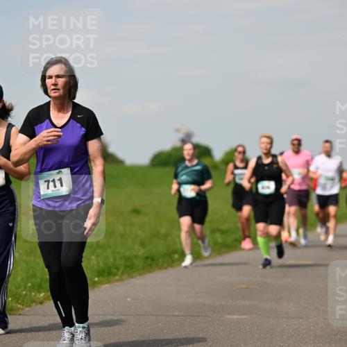 10.05.2026 - 8. Wedeler Halbmarathon Dr. Thomas Lammeyer http://msf.ph/oto/9694662 10.05.2026 11:19:47 Laufen 626, 711 meine-sportfotos.de