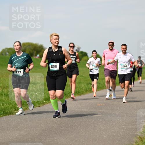 10.05.2026 - 8. Wedeler Halbmarathon Dr. Thomas Lammeyer http://msf.ph/oto/9694708 10.05.2026 11:19:50 Laufen 777, 806, 2090, 168 meine-sportfotos.de