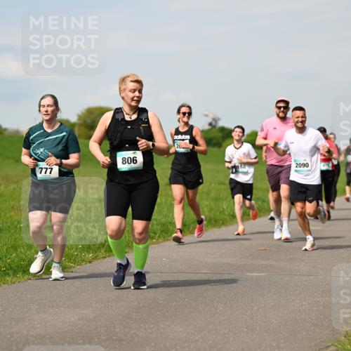 10.05.2026 - 8. Wedeler Halbmarathon Dr. Thomas Lammeyer http://msf.ph/oto/9694716 10.05.2026 11:19:50 Laufen 777, 806, 168, 2090 meine-sportfotos.de