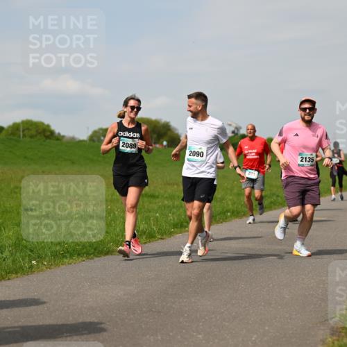 10.05.2026 - 8. Wedeler Halbmarathon Dr. Thomas Lammeyer http://msf.ph/oto/9694736 10.05.2026 11:19:52 Laufen 2089, 2090, 2135, 873 meine-sportfotos.de